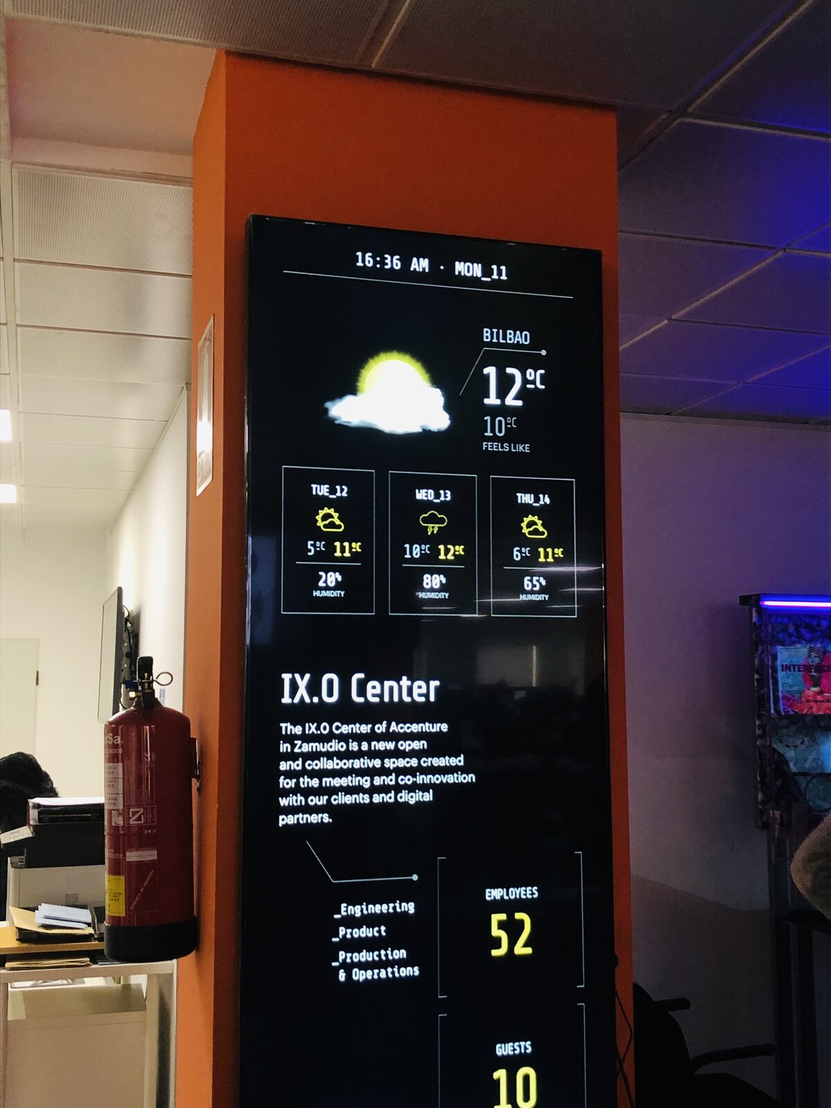 The IX.0 Center totem at Accenture's Zamudio campus